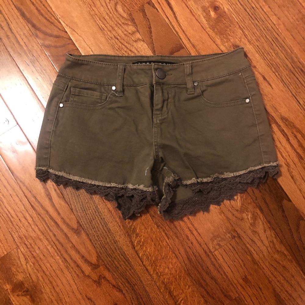 Denim shorts - lace trimming